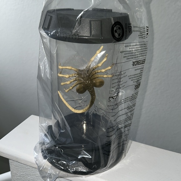Alien Romulus LED Facehugger Specimen Container Popcorn Bucket Regal EXCLUSIVE - Picture 2 of 4